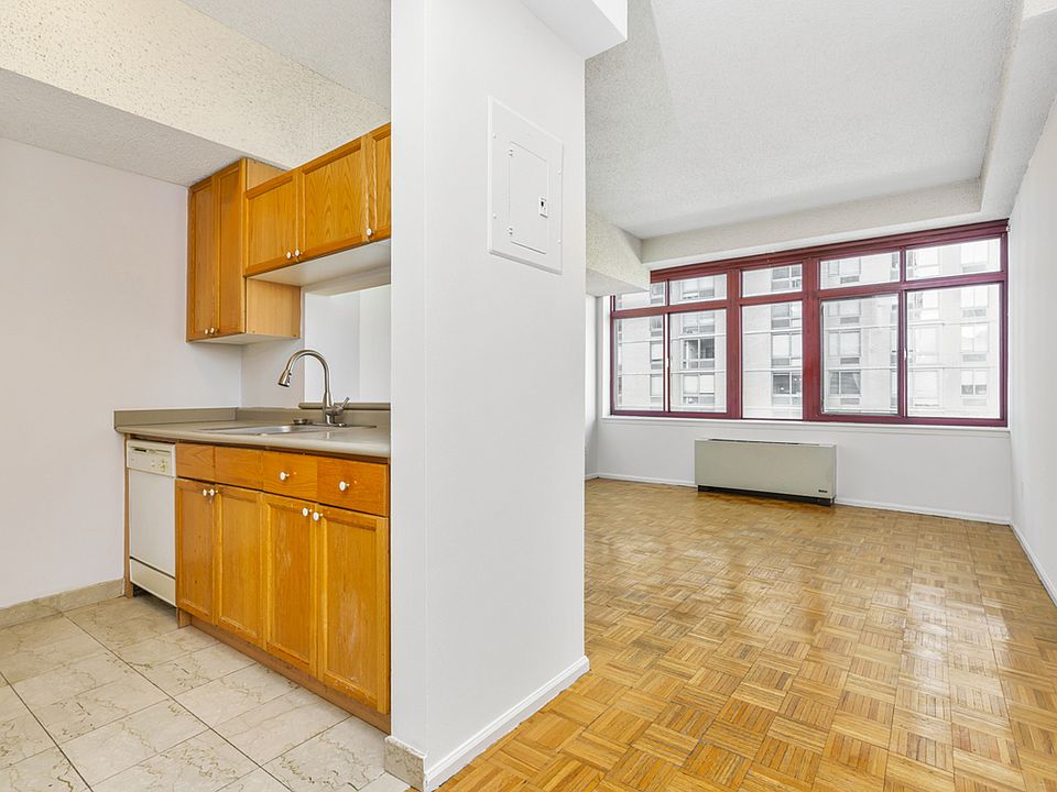 1st image of 4-74 48th Ave #5U