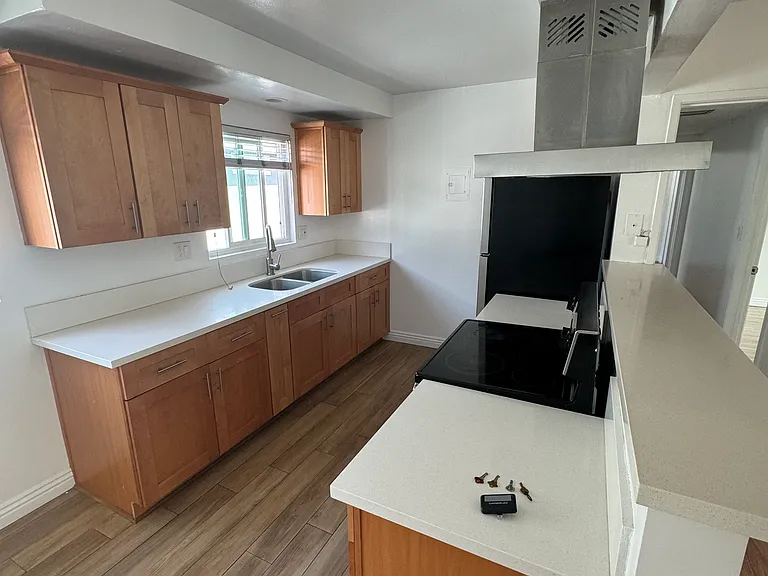 1310 Agate St #C — Photo 6