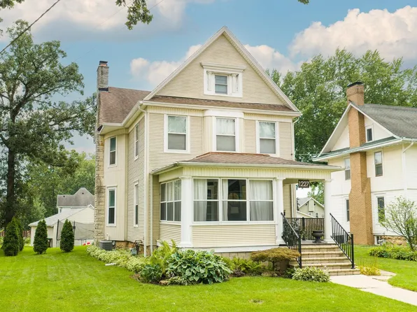 1227 W Stephenson, Freeport, IL 61032