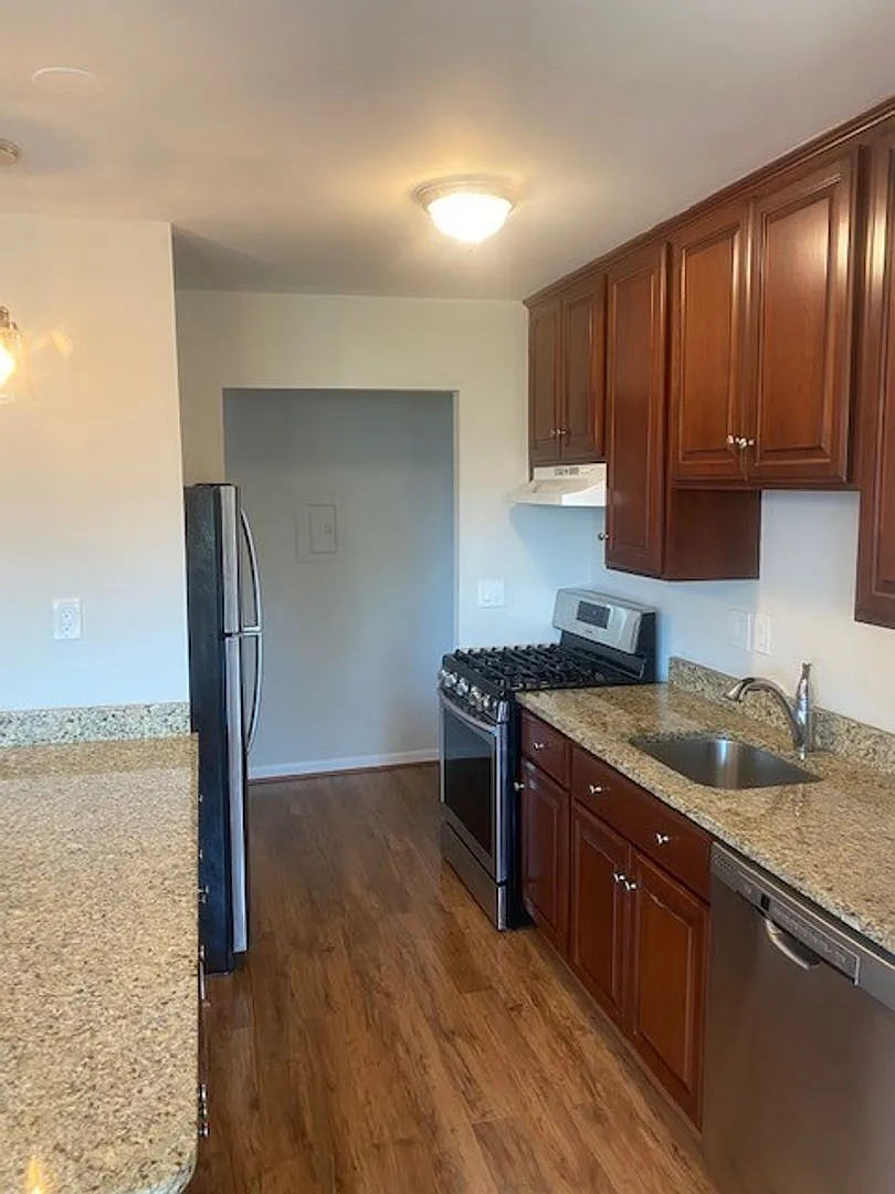 1 bed, 1.0 bath, 785 sqft, $2,100 — Photo 3