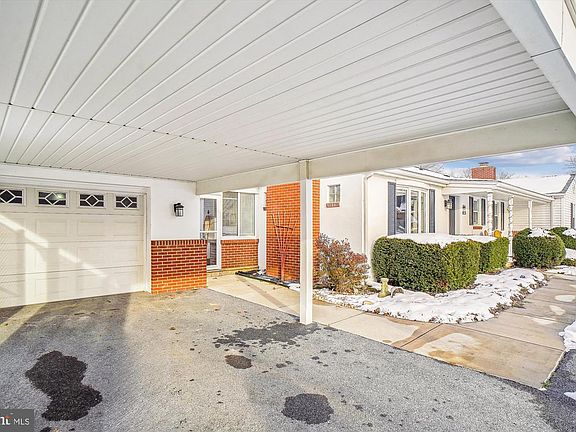 2nd image of 438 Hook Rd