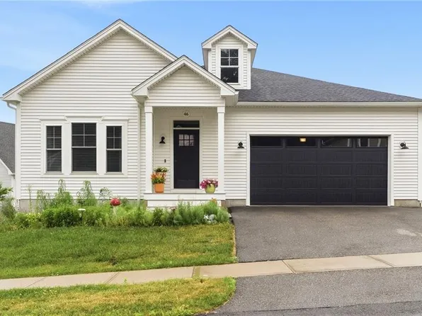 46 Somerset Cir, North Kingstown, RI 02852