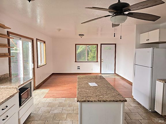 5th image of 1653 Lilac Lane