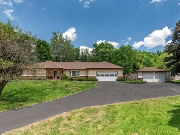 7005 S 1st St, Saint Joseph, MO 64504