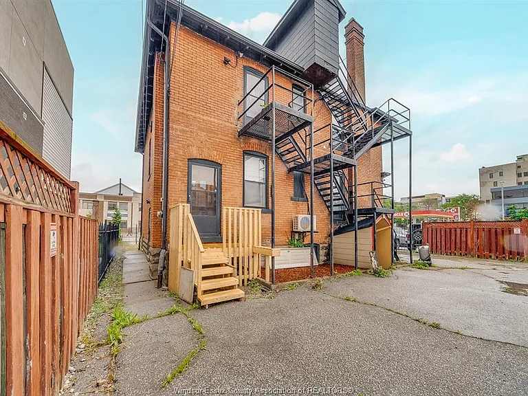 961 Ouellette Ave #2 — Photo 39