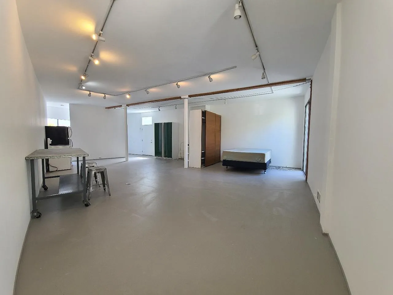 Studio, 800 sqft, $3,300 — Photo 1