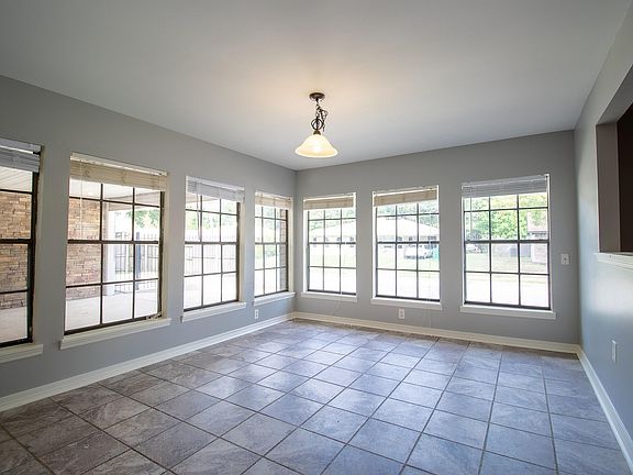 3rd image of 613 Anniston Ave