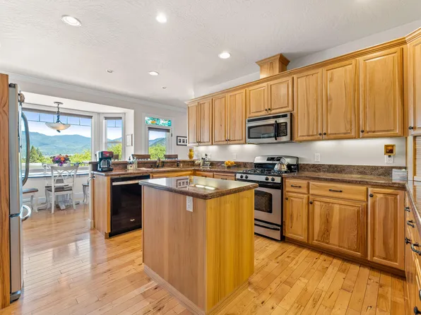 2229 SE Linden Ln, Grants Pass, OR 97527