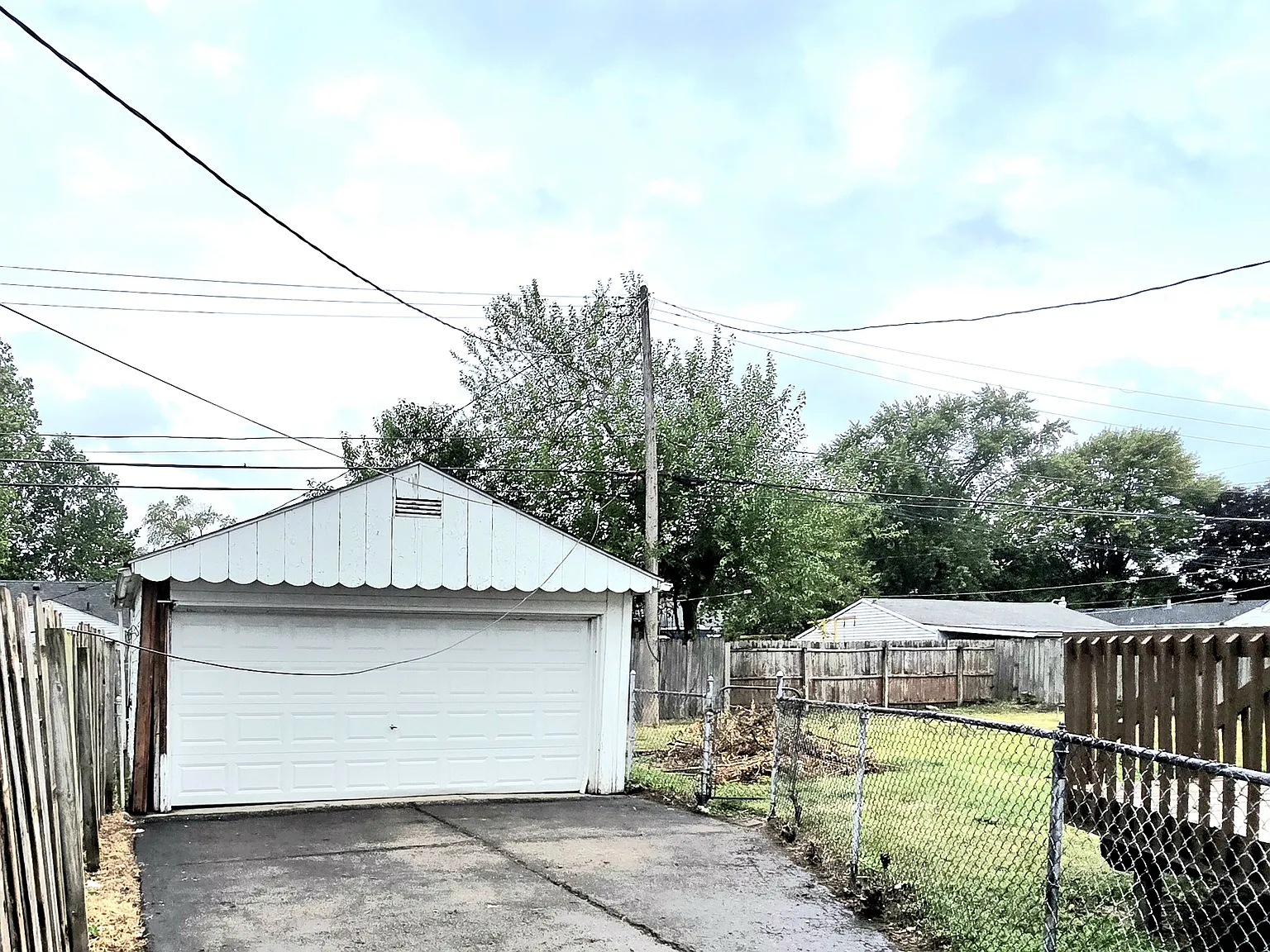 3 bed, 1200 sqft, $1,600 — Photo 2
