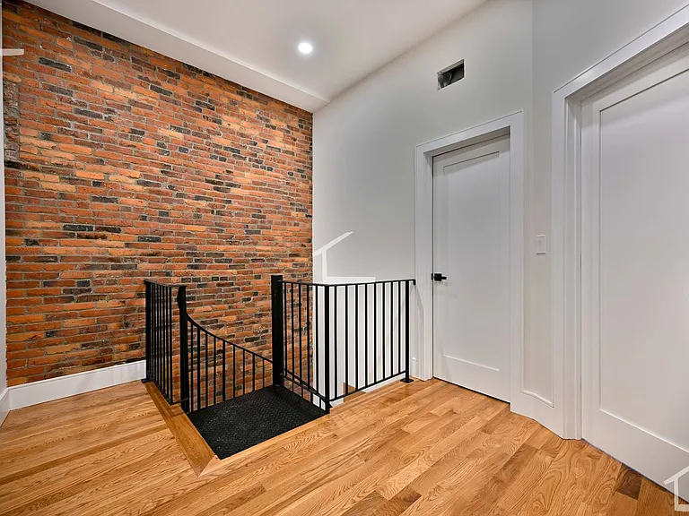 18 Winchester St #8A — Photo 9