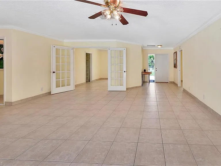 639 S Pompano Dr — Photo 9