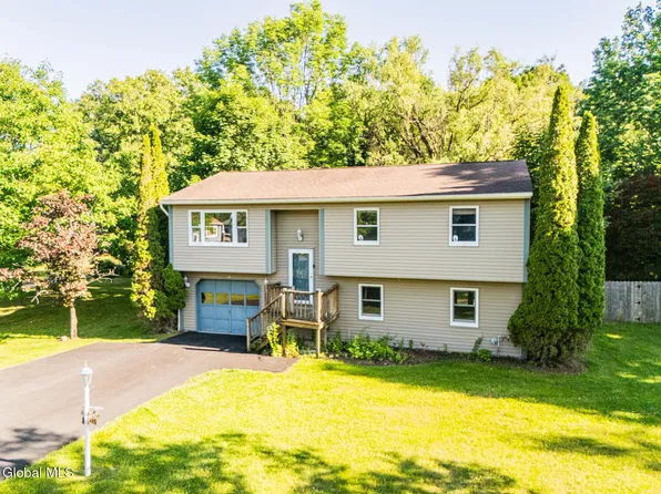 6 Chesterwood Court, Ballston Spa, NY 12020