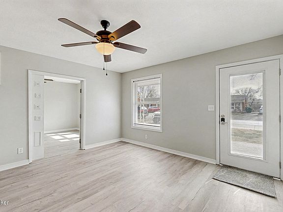 4th image of 468 Crestwood Ln