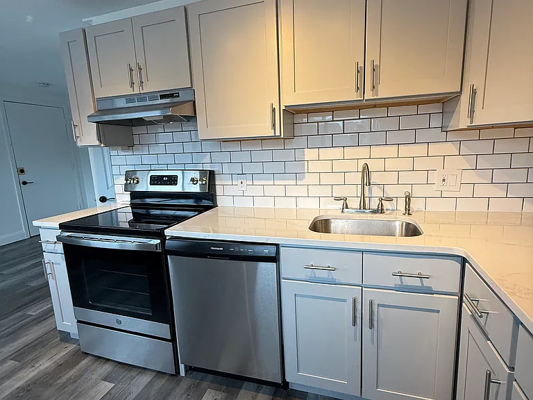 181 School St #5 — Photo 4