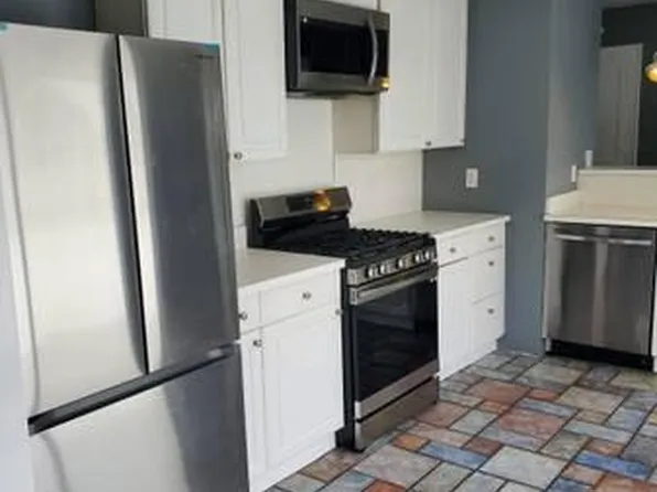 10 4th Ave #10, Bay Shore, NY 11706