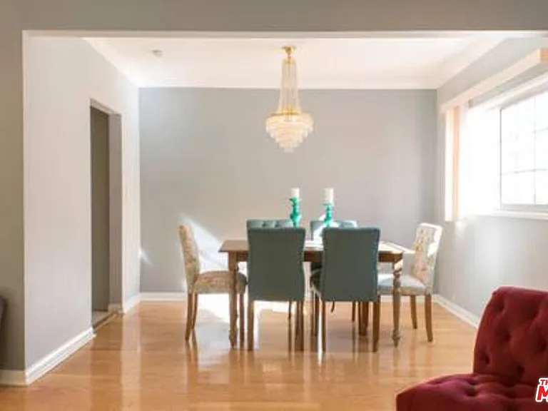 5049 Serrania Ave — Photo 10