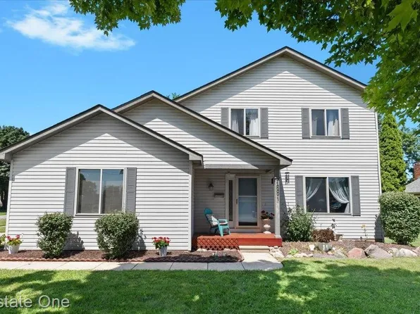 1001 Pleasure St, Milford, MI 48381