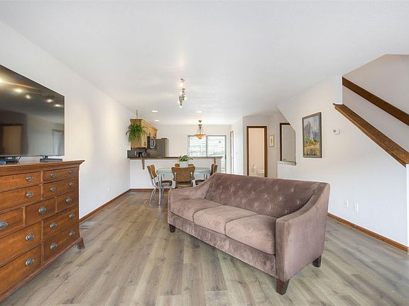 3rd image of 255 Kestrel Ln