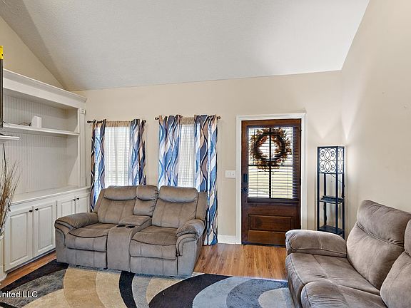 5th image of 612 Woodland Dr