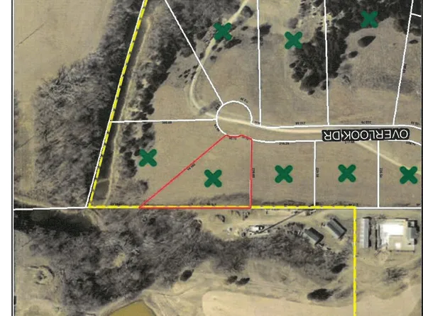 2021 Overlook Dr, Salina, KS 67401