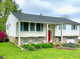 201 Elliott Dr, Douglassville, PA 19518