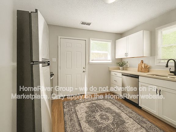 4th image of 3175 Lyndale Ave