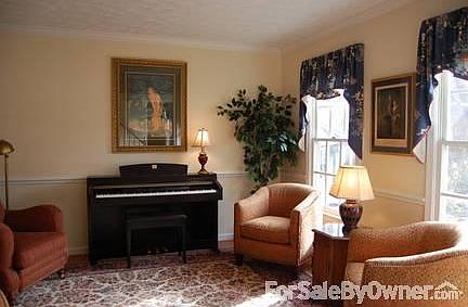 4th image of 2824 Starling Dr