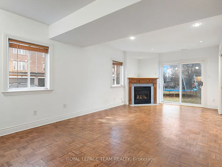 51 Castle Glen Cres — Photo 5