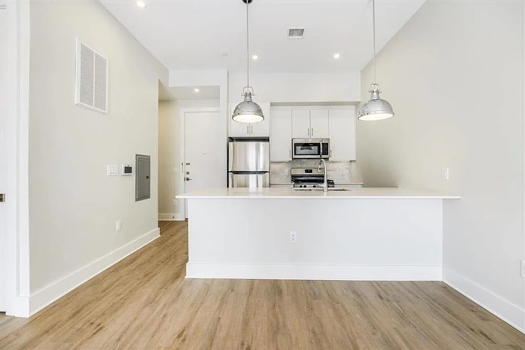 1 bed, 1.0 bath, 852 sqft, $2,525 — Photo 3