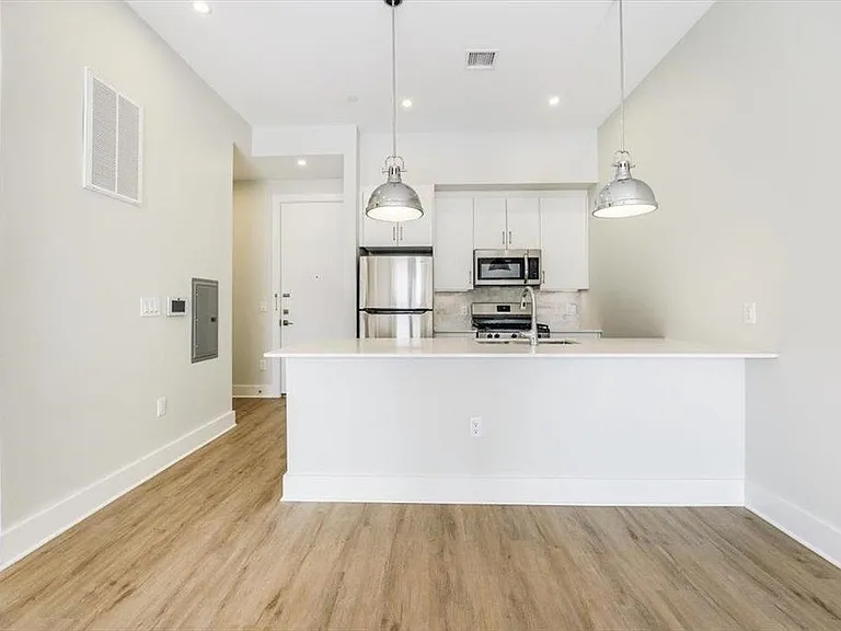 667-665 Grand St #204 — Photo 3