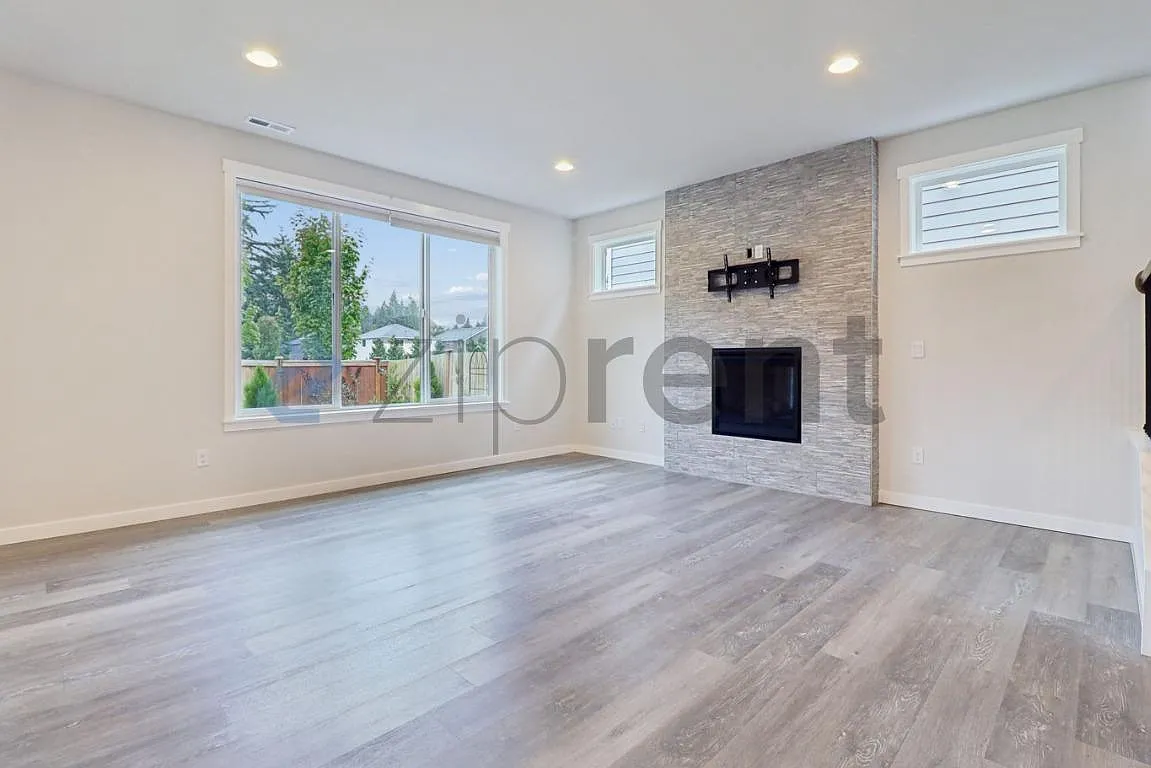 3 bed, 2.5 bath, 2010 sqft, $3,850 — Photo 4