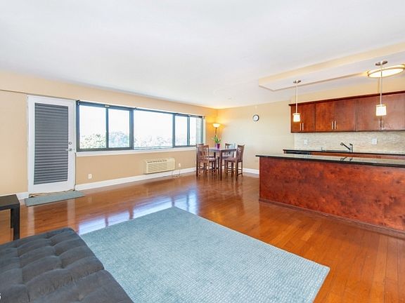 4th image of 60 Parkway Dr E APT 9F