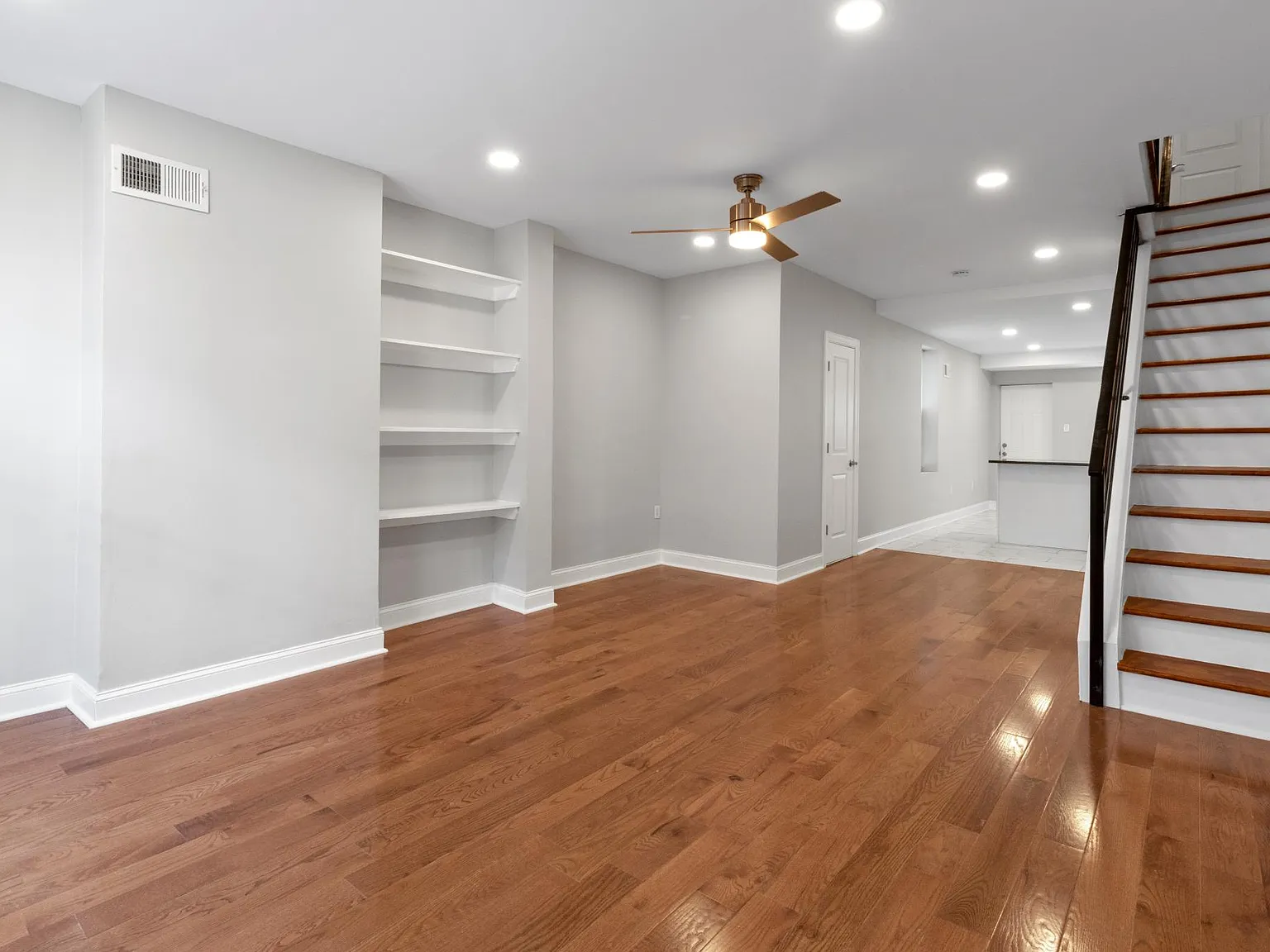 3 bed, 1.5 bath, 1020 sqft, $1,900 — Photo 4