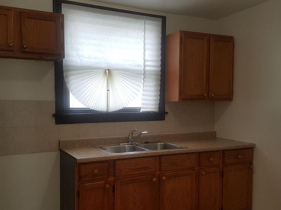 4th image of 40 E 125th Pl #House