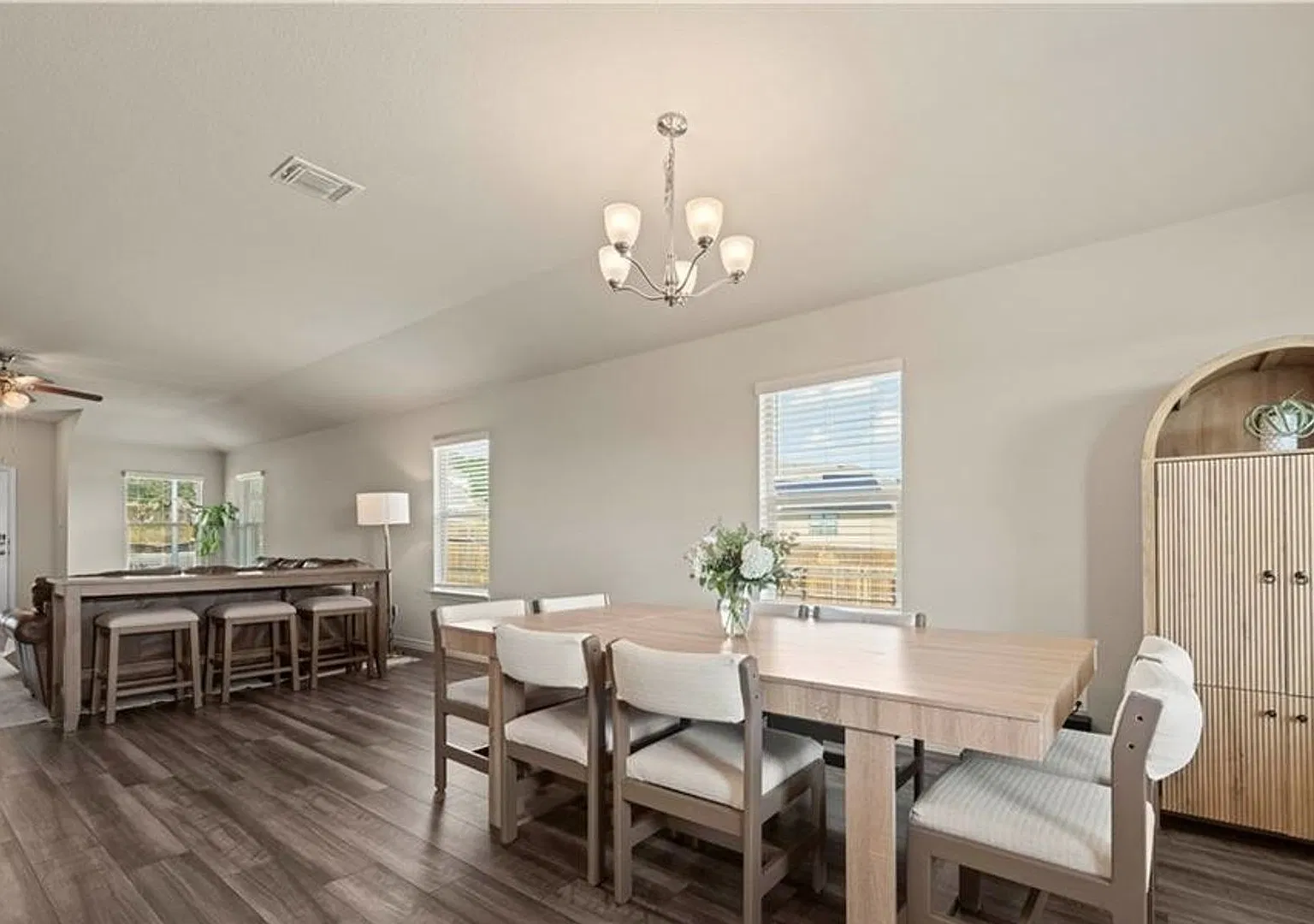 3-bedroom 2-bathroom home for rent in Clayton Ranch! — Photo 4