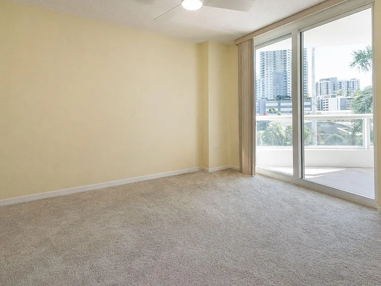 401 SW 4th Ave #401 — Photo 13