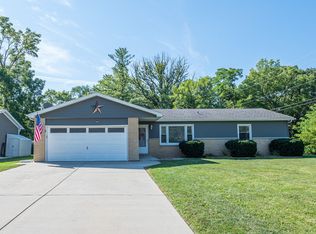 403 Birch Dr, Shorewood, IL