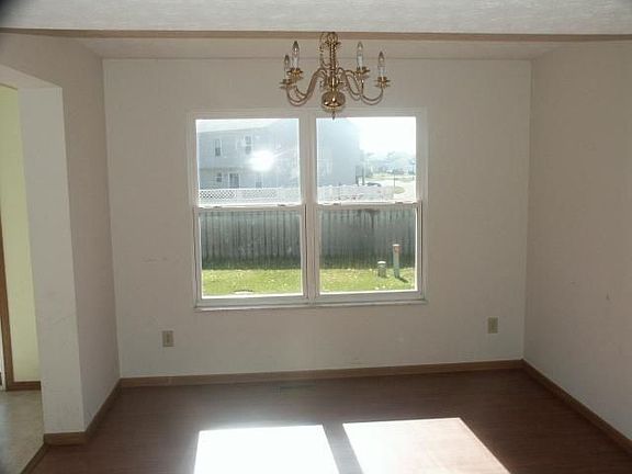 3rd image of 7837 Fairfax Loop Dr