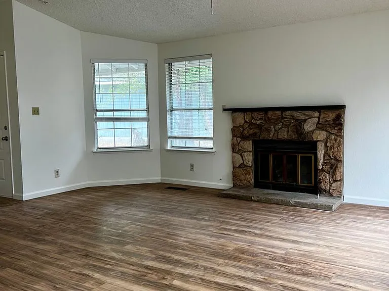 1141 Ambassador Dr — Photo 2