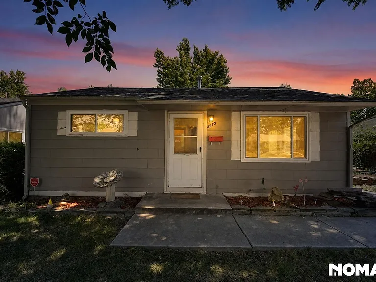 2520 S Knox Ct — Photo 36
