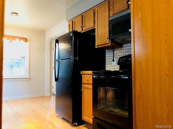 3rd image of 232 Girard Ave