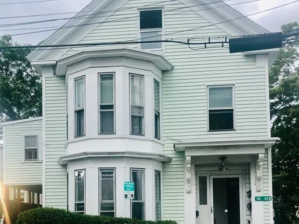 15 4th St, Lowell, MA 01850