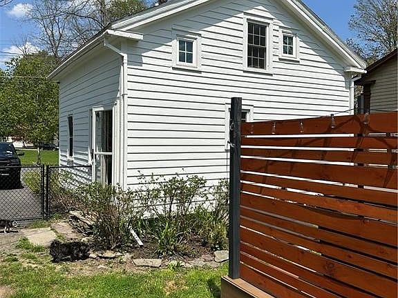 4th image of 30 Maple St