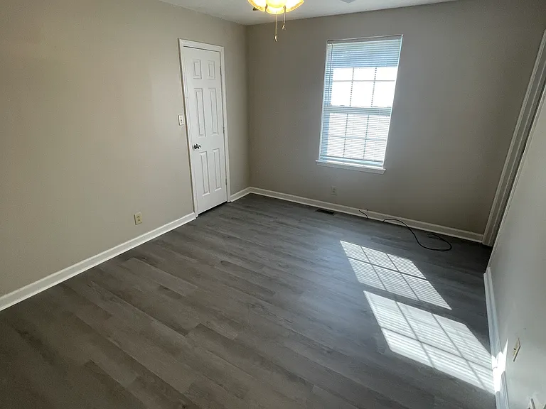 930 Van Buren Ave — Photo 11