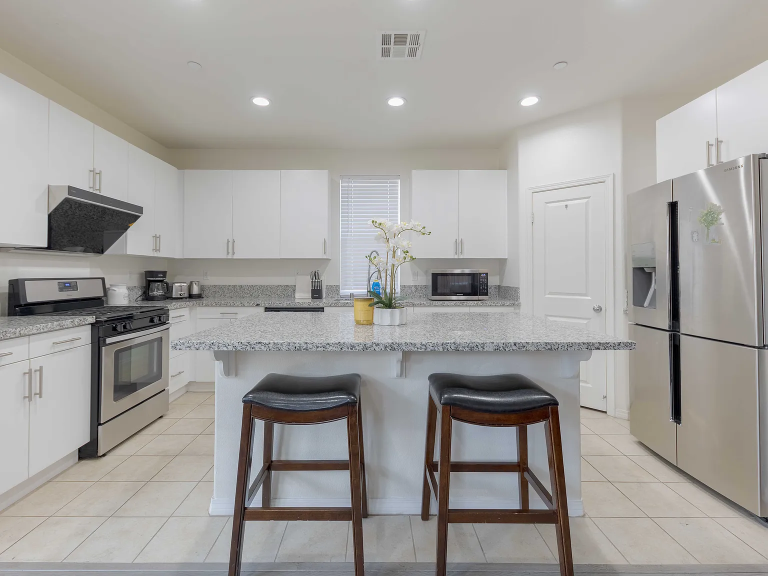 3 bed, 1695 sqft, $7,500 — Photo 3