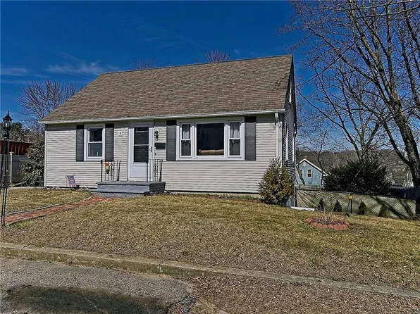 8 Bassett St, Coventry, RI 02816
