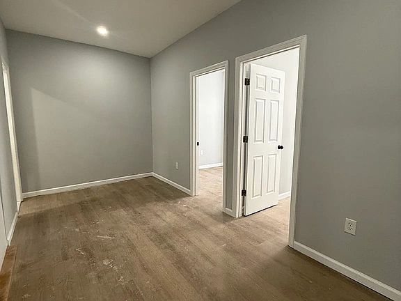 3rd image of 379 Lyons Ave #B3