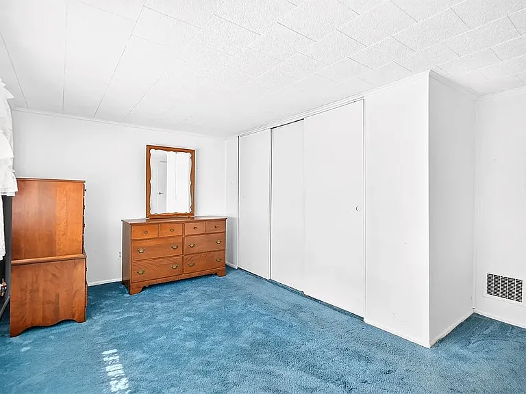 124 Nagy St — Photo 10