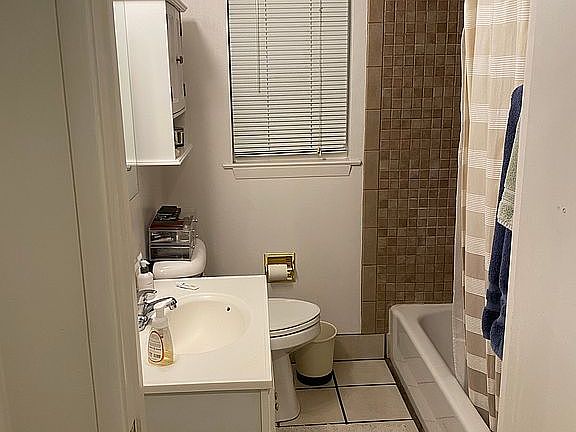 2nd image of 2130 Lynnhaven Dr
