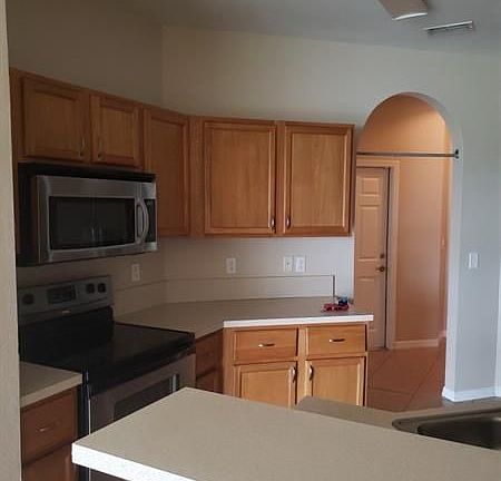 2nd image of 940 Pipers Cay Dr